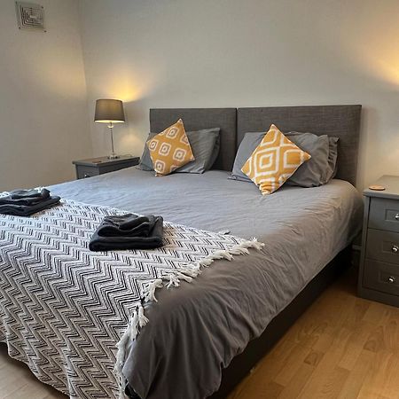 Spacious Ground Floor Suite Comfortably Sleeps Up To Eight Halifax Exterior photo
