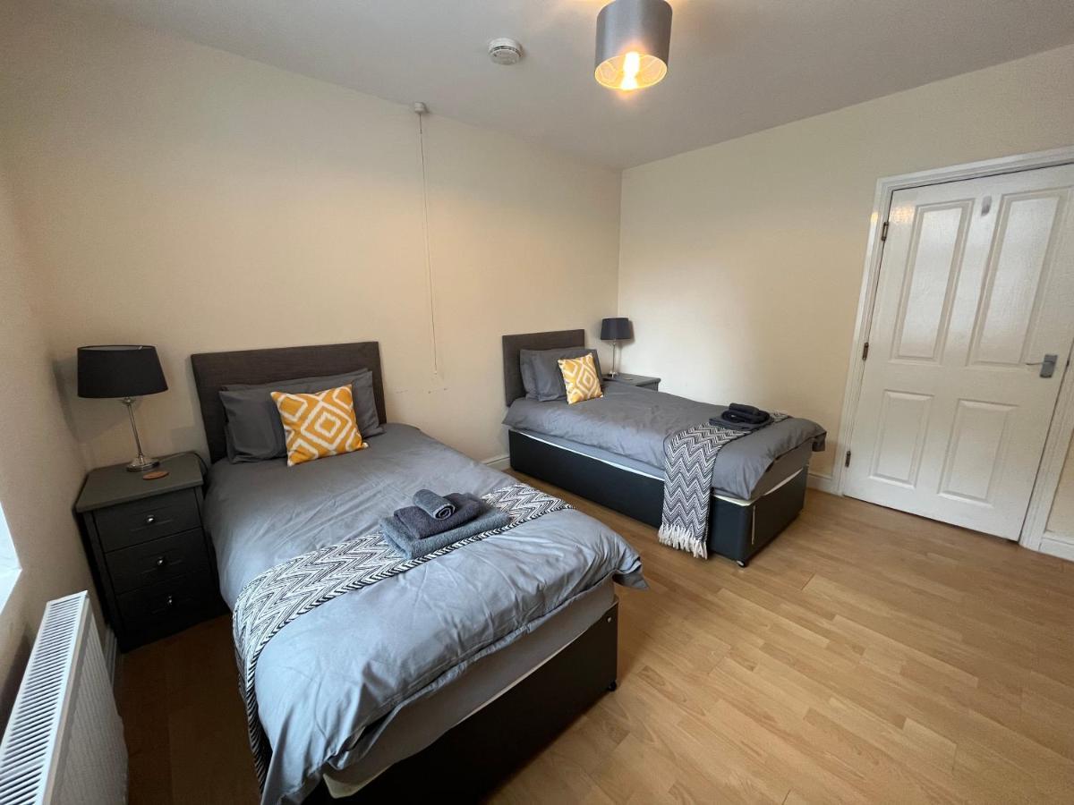Spacious Ground Floor Suite Comfortably Sleeps Up To Eight Halifax Exterior photo