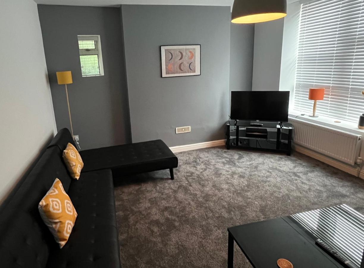 Spacious Ground Floor Suite Comfortably Sleeps Up To Eight Halifax Exterior photo