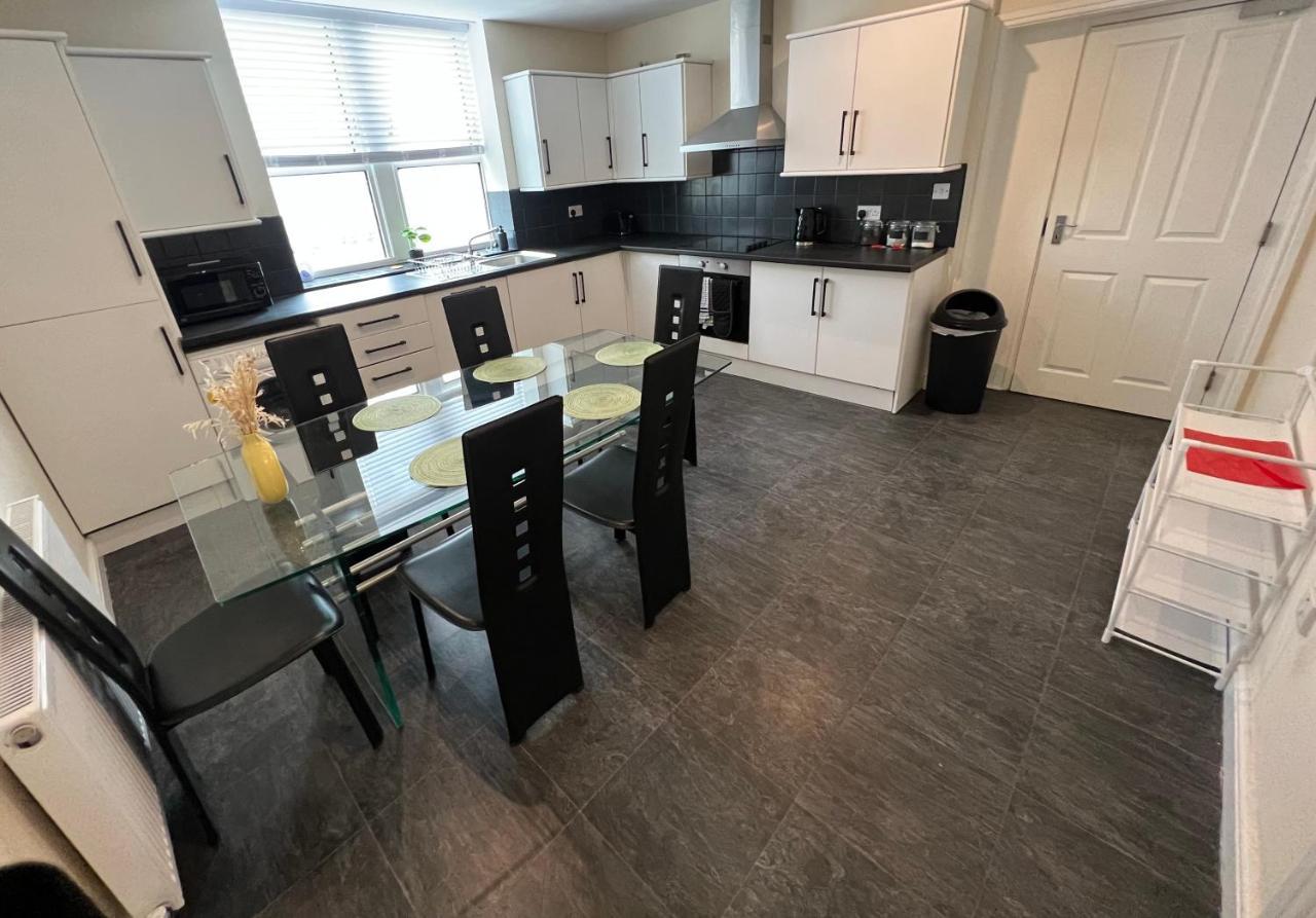 Spacious Ground Floor Suite Comfortably Sleeps Up To Eight Halifax Exterior photo