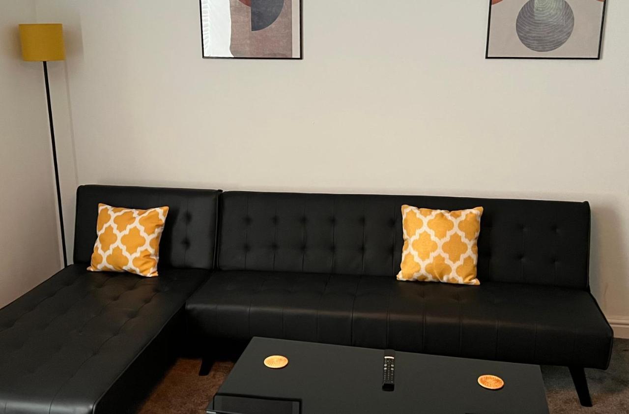 Spacious Ground Floor Suite Comfortably Sleeps Up To Eight Halifax Exterior photo