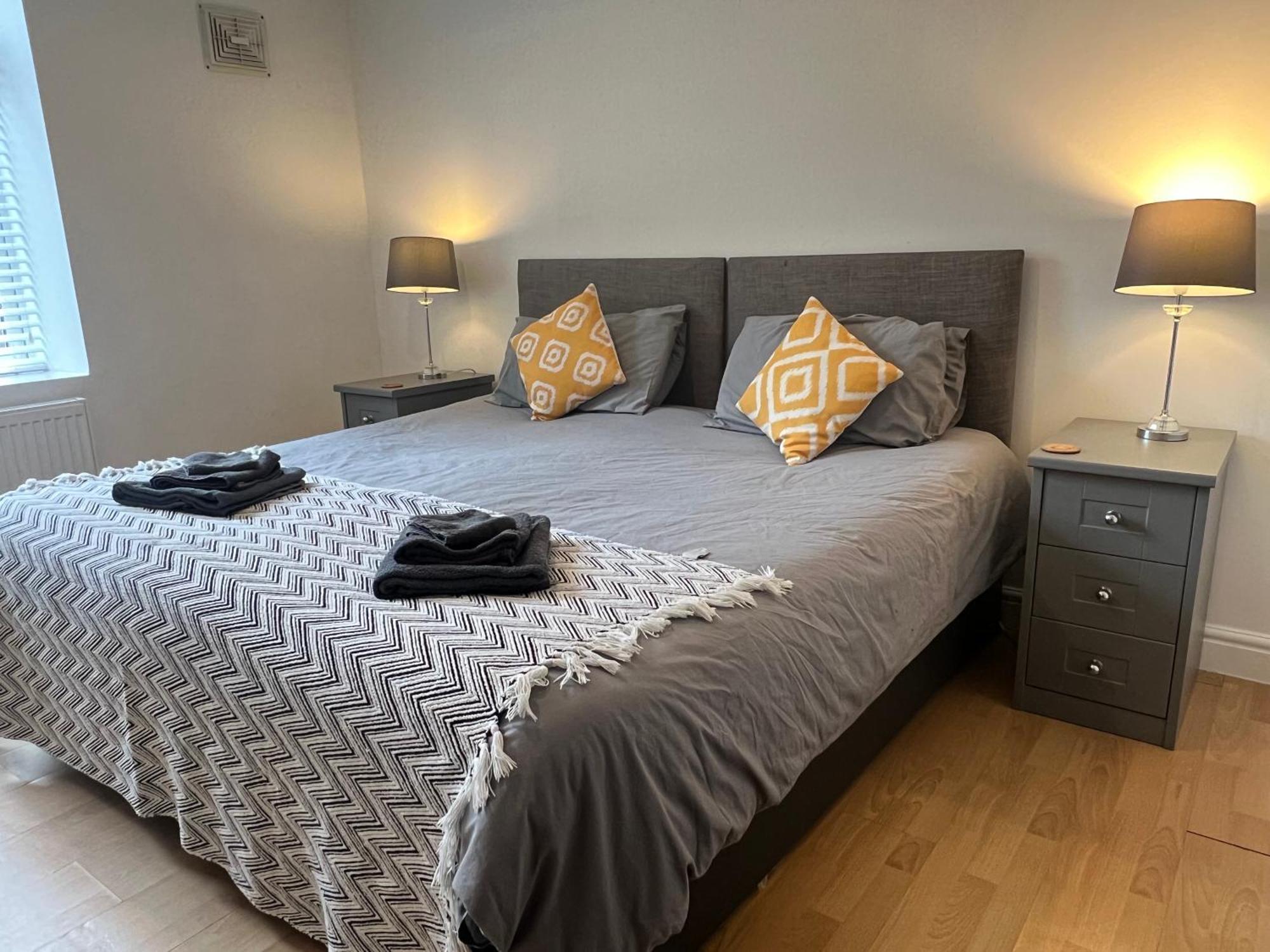 Spacious Ground Floor Suite Comfortably Sleeps Up To Eight Halifax Exterior photo